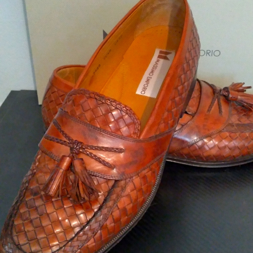 Brown Leather Slip-On Loafers with Woven Pattern and Tassels excellent condition